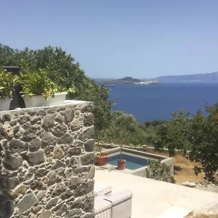 Vila My Old Stone House In A 2 000 Sqm Private Garden With Fab Glamping Tent Mandrákion