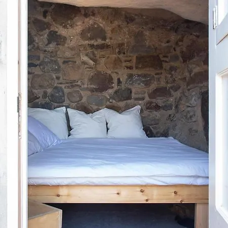 Vila My Old Stone House In A 2 000 Sqm Private Garden With Fab Glamping Tent Mandrákion