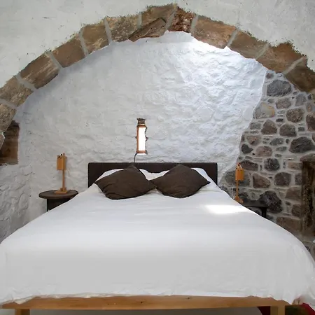 Vila My Old Stone House In A 2 000 Sqm Private Garden With Fab Glamping Tent Mandrákion