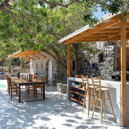 My Old Stone House In A 2 000 Sqm Private Garden With Fab Glamping Tent וילה Mandrákion
