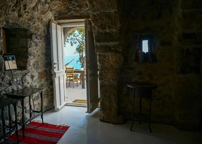 My Old Stone House In A 2 000 Sqm Private Garden With Fab Glamping Tent וילה