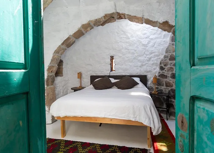 My Old Stone House In A 2 000 Sqm Private Garden With Fab Glamping Tent וילה